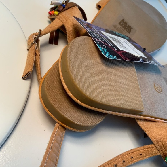 Mike Luk sandals with tassels, size 9 - Picture 3 of 5